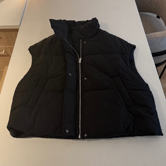 ThirtyYears Puffer Vest - Picture 2 of 4